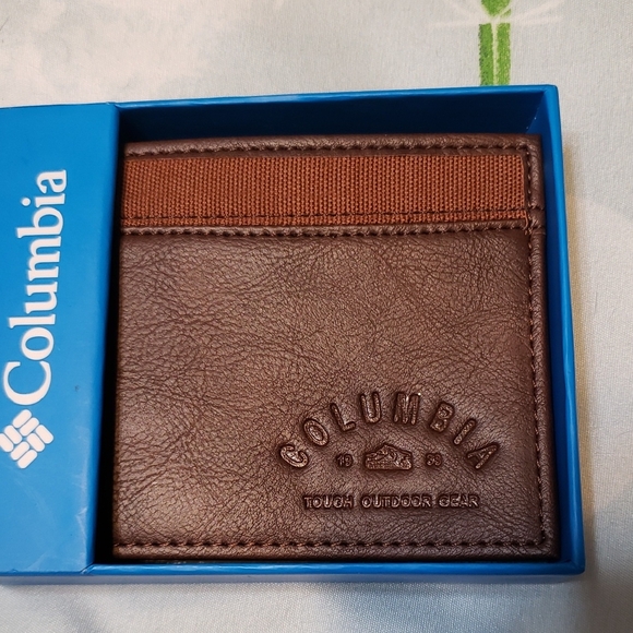 Columbia Other - Columbis Men's Bifold Wallet
